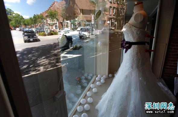基督徒婚纱店拒绝为同性伴侣服务受威胁 暂时关门